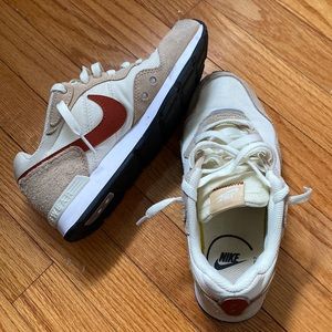 Nike women’s venture runner size 7